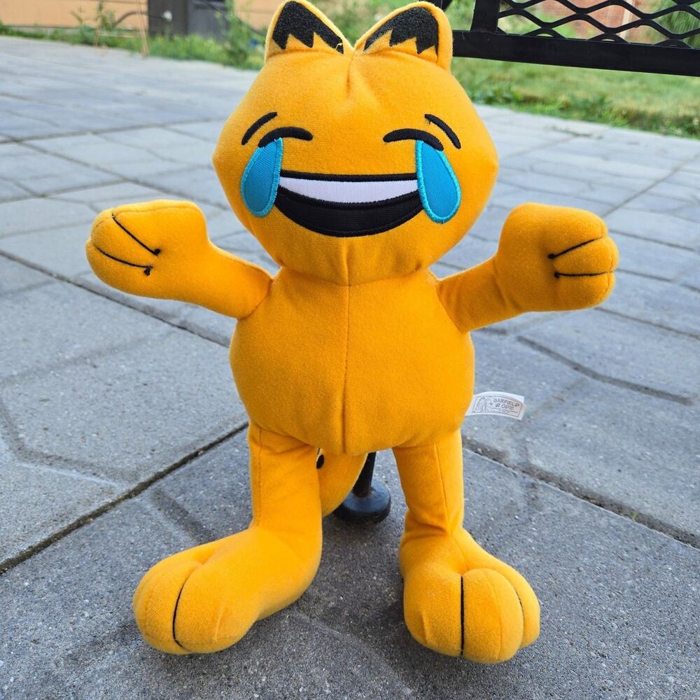 Garfield‎ crying laughing plush